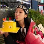 Park Ju-hyun Instagram - ⭐️생일⭐️ 저에게 생일은 더 좋은 사람이 되어야겠다 다짐하게 되는 날이예요. 케잌의 촛불도 버거워하는 언냐들이지만 ㅋㅋ 너무너무 소중해💕 축하해주신 분들 감사합니다🙏🏻 복쭈머니 최고 사랑해 ❤️