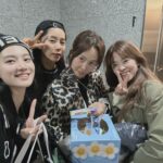 Park Ju-hyun Instagram - ⭐️생일⭐️ 저에게 생일은 더 좋은 사람이 되어야겠다 다짐하게 되는 날이예요. 케잌의 촛불도 버거워하는 언냐들이지만 ㅋㅋ 너무너무 소중해💕 축하해주신 분들 감사합니다🙏🏻 복쭈머니 최고 사랑해 ❤️