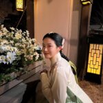 Park Ju-hyun Instagram - 혼자서는 한걸음도 뗄 수 없는 이 길을... 또 많은 사랑과 사람의 힘으로 끝가지 걸어 왔습니다. 늘 작품이 끝날이 오면 여러가지 색의 마음이 엉켜 앞이 잘 보이지도 않지만, 그럼에도 이 모지리를 또 한번 앞으로 밀어내 걷게 해주는 어딘지도 모를 힘의 원천에 마냥 감사해서 꾸역꾸역 ... 또 다른 시작과 끝으로 묵묵히. 나의 길을 따라 마음이 흐르는 대로 정직하게 걸어가보렵니다. (가끔 치트가 있어도 좋고) 그간 소랑이를 사랑해주어 고마워요 ❤️