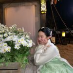 Park Ju-hyun Instagram - 혼자서는 한걸음도 뗄 수 없는 이 길을... 또 많은 사랑과 사람의 힘으로 끝가지 걸어 왔습니다. 늘 작품이 끝날이 오면 여러가지 색의 마음이 엉켜 앞이 잘 보이지도 않지만, 그럼에도 이 모지리를 또 한번 앞으로 밀어내 걷게 해주는 어딘지도 모를 힘의 원천에 마냥 감사해서 꾸역꾸역 ... 또 다른 시작과 끝으로 묵묵히. 나의 길을 따라 마음이 흐르는 대로 정직하게 걸어가보렵니다. (가끔 치트가 있어도 좋고) 그간 소랑이를 사랑해주어 고마워요 ❤️