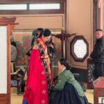 Park Ju-hyun Instagram - 혼자서는 한걸음도 뗄 수 없는 이 길을... 또 많은 사랑과 사람의 힘으로 끝가지 걸어 왔습니다. 늘 작품이 끝날이 오면 여러가지 색의 마음이 엉켜 앞이 잘 보이지도 않지만, 그럼에도 이 모지리를 또 한번 앞으로 밀어내 걷게 해주는 어딘지도 모를 힘의 원천에 마냥 감사해서 꾸역꾸역 ... 또 다른 시작과 끝으로 묵묵히. 나의 길을 따라 마음이 흐르는 대로 정직하게 걸어가보렵니다. (가끔 치트가 있어도 좋고) 그간 소랑이를 사랑해주어 고마워요 ❤️