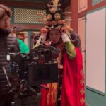 Park Ju-hyun Instagram - 혼자서는 한걸음도 뗄 수 없는 이 길을... 또 많은 사랑과 사람의 힘으로 끝가지 걸어 왔습니다. 늘 작품이 끝날이 오면 여러가지 색의 마음이 엉켜 앞이 잘 보이지도 않지만, 그럼에도 이 모지리를 또 한번 앞으로 밀어내 걷게 해주는 어딘지도 모를 힘의 원천에 마냥 감사해서 꾸역꾸역 ... 또 다른 시작과 끝으로 묵묵히. 나의 길을 따라 마음이 흐르는 대로 정직하게 걸어가보렵니다. (가끔 치트가 있어도 좋고) 그간 소랑이를 사랑해주어 고마워요 ❤️