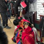 Park Ju-hyun Instagram - 혼자서는 한걸음도 뗄 수 없는 이 길을... 또 많은 사랑과 사람의 힘으로 끝가지 걸어 왔습니다. 늘 작품이 끝날이 오면 여러가지 색의 마음이 엉켜 앞이 잘 보이지도 않지만, 그럼에도 이 모지리를 또 한번 앞으로 밀어내 걷게 해주는 어딘지도 모를 힘의 원천에 마냥 감사해서 꾸역꾸역 ... 또 다른 시작과 끝으로 묵묵히. 나의 길을 따라 마음이 흐르는 대로 정직하게 걸어가보렵니다. (가끔 치트가 있어도 좋고) 그간 소랑이를 사랑해주어 고마워요 ❤️
