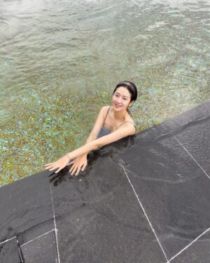 Park Ju-hyun Instagram - 하루에 세번 수영🌊
먹고 수영하고 먹고 수영하고 
(살이 찌는건지 빠지는건지 당황스럽고  혼란스럽고 그래...)

#그랜드하얏트제주 #제주드림타워