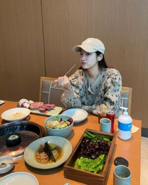 Park Ju-hyun Instagram - 하루에 세번 수영🌊
먹고 수영하고 먹고 수영하고 
(살이 찌는건지 빠지는건지 당황스럽고  혼란스럽고 그래...)

#그랜드하얏트제주 #제주드림타워