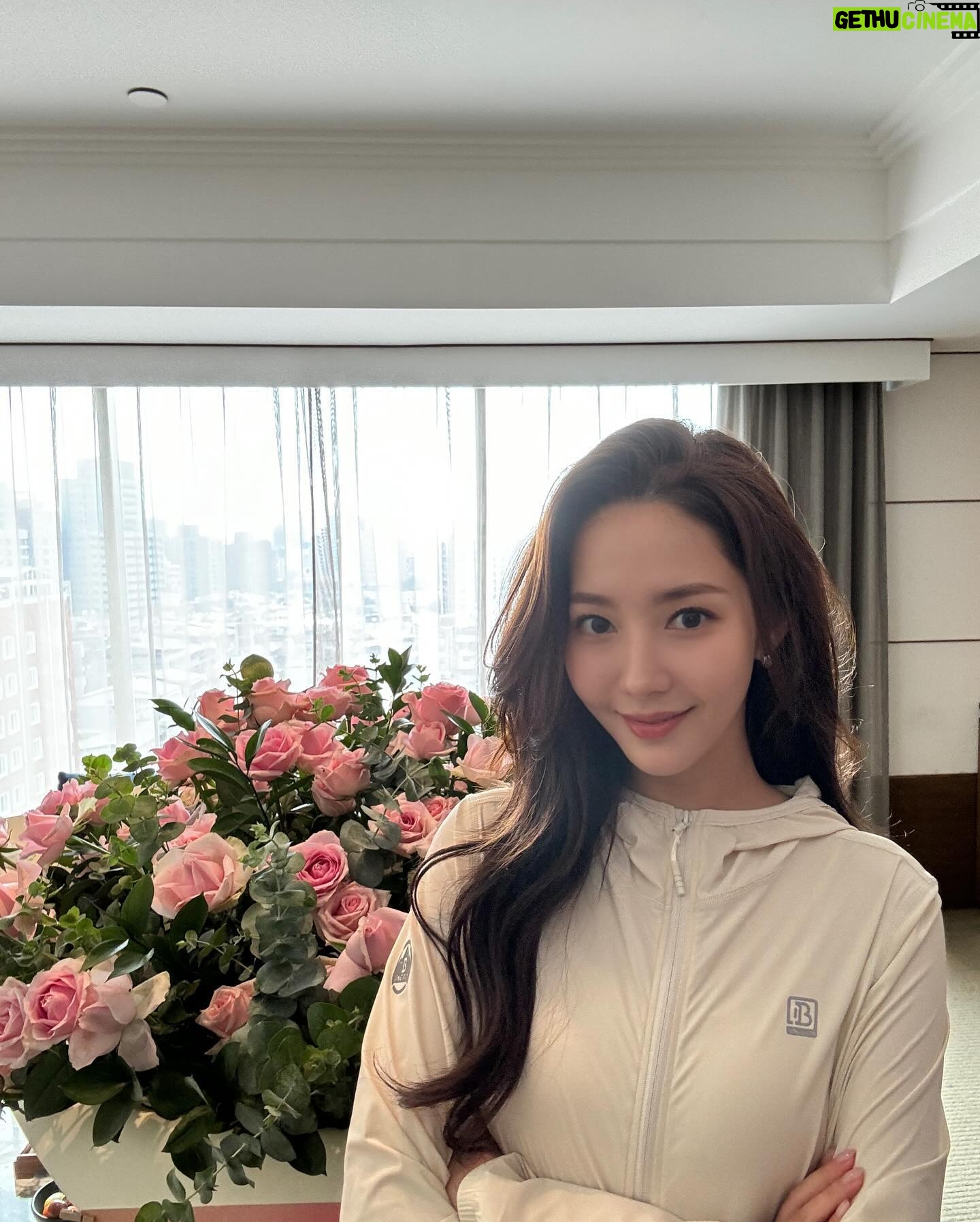 Park Min-young Instagram - #oneboy 오랜만이야🎀