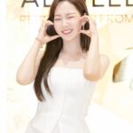 Park Min-young Instagram – #GUERLAIN #아베이로얄팝업 🍯 꿀꿀꿀