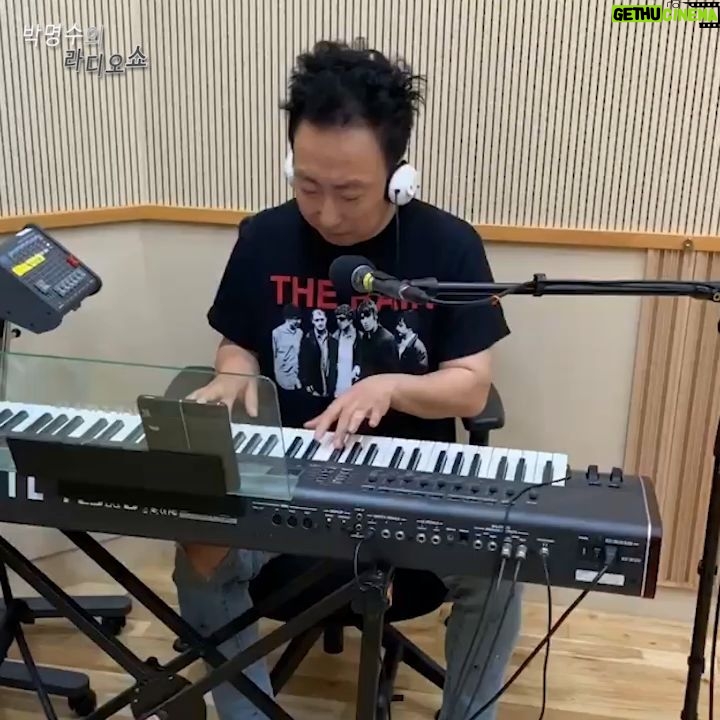 Park Myung-soo Instagram - 1일1피~^^ 하루 한곡 피아노연주 박명수의 라디오쇼도 사랑해주세요 #피아노치는남자