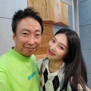 Park Myung-soo Instagram - 조이가 라디오쇼에 나왔어요
레드벨벳 신곡 홍보차 역시 의리짱
사진은 역시 모델이역시 중요합니다~^^
대박나라~ 
#레드벌벳 #조이 #퀸덤