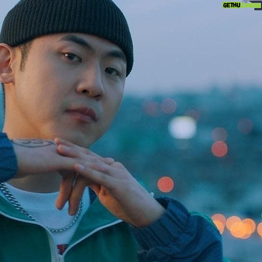 Park Myung-soo - 19.8K Likes - 좋은 개그맨 후배를 소개 합니다.
임키(본명 김민수)
지금 랩하는 유튜버로 활동중입니다.
박명수의라디오쇼 성대모사 달인을 찾아라.코너에도 출연한 후배입니다.
노래랑 뮤비 재밌으니까 많이 봐주세요.
https://youtu.be/8oVhTvRU014
#youtube #kt