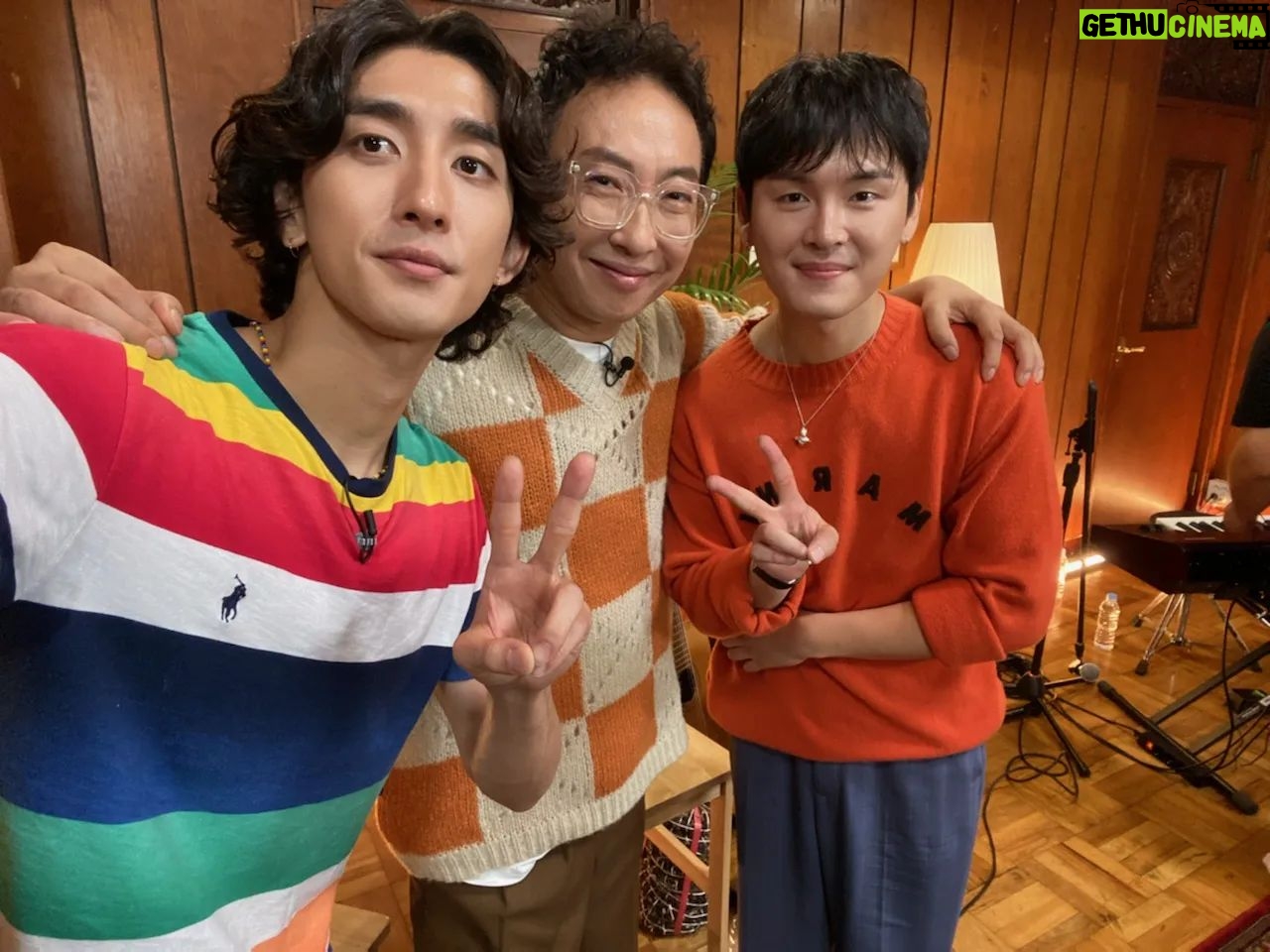 Park Myung-soo Instagram - 잔나비와 함께 노래했어요 봐주셔요~^^ 오늘 저녁 5시30 유튜브 할명수♡