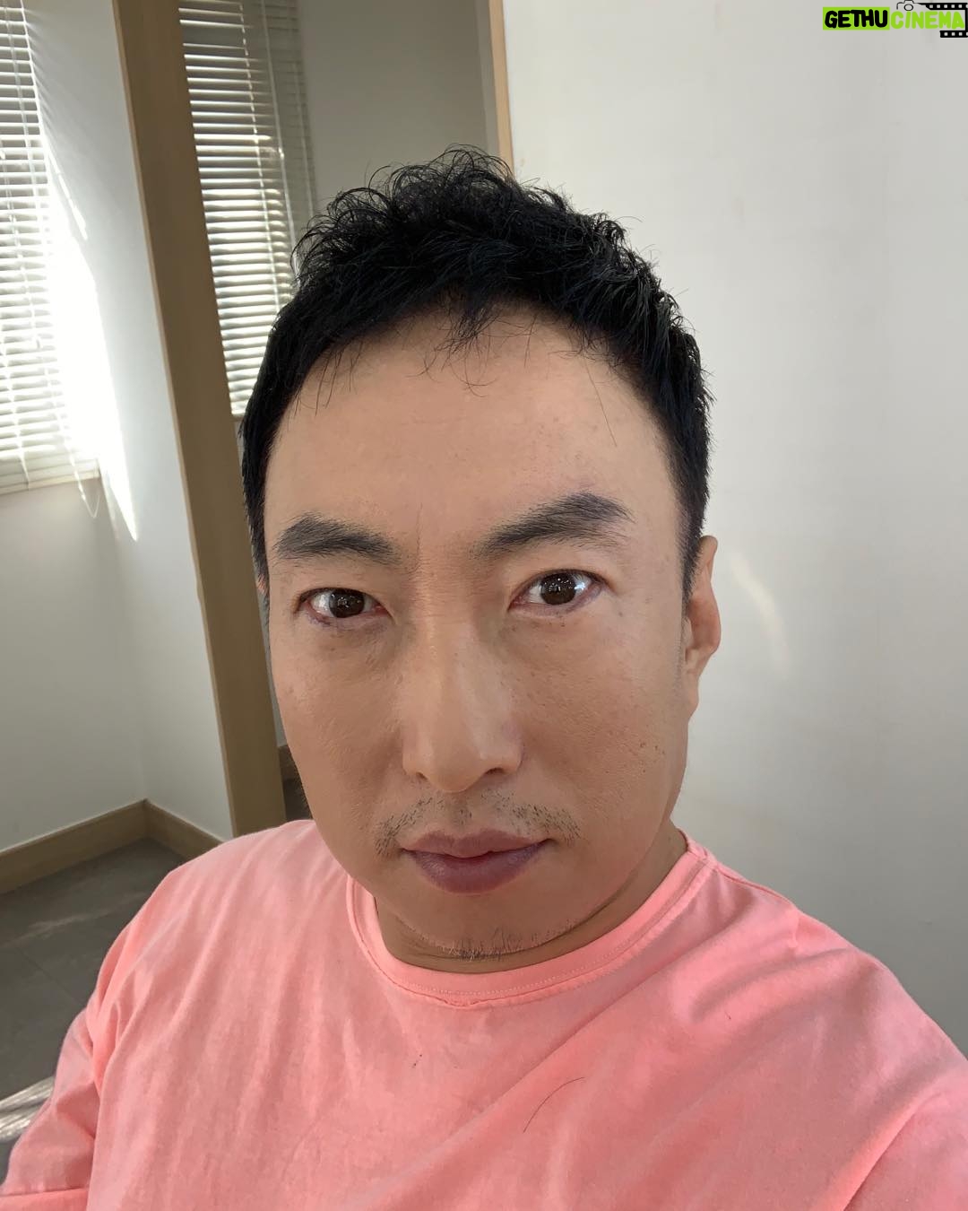 Park Myung-soo - 19.2K Likes - 오늘도 녹화중 ^^ 명절마무리잘허셔요