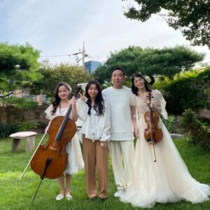 Park Myung-soo Instagram - 오늘 뮤직비디오 촬영했어요
수정 비올라 소율 첼로 인경 피아노 고마워요
11월초 발매합니다
14년만에 발라드기대해주셔요^^
