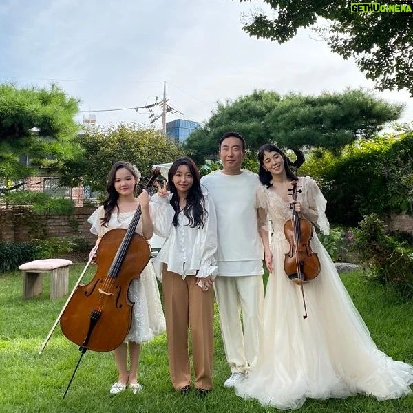 Park Myung-soo - 27.6K Likes - 오늘 뮤직비디오 촬영했어요
수정 비올라 소율 첼로 인경 피아노 고마워요
11월초 발매합니다
14년만에 발라드기대해주셔요^^