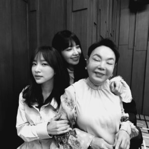 Park Myung-soo Instagram - #수미산장 
Photo by 사진사 박씨
#김수미 선생님 #하니 #정은지