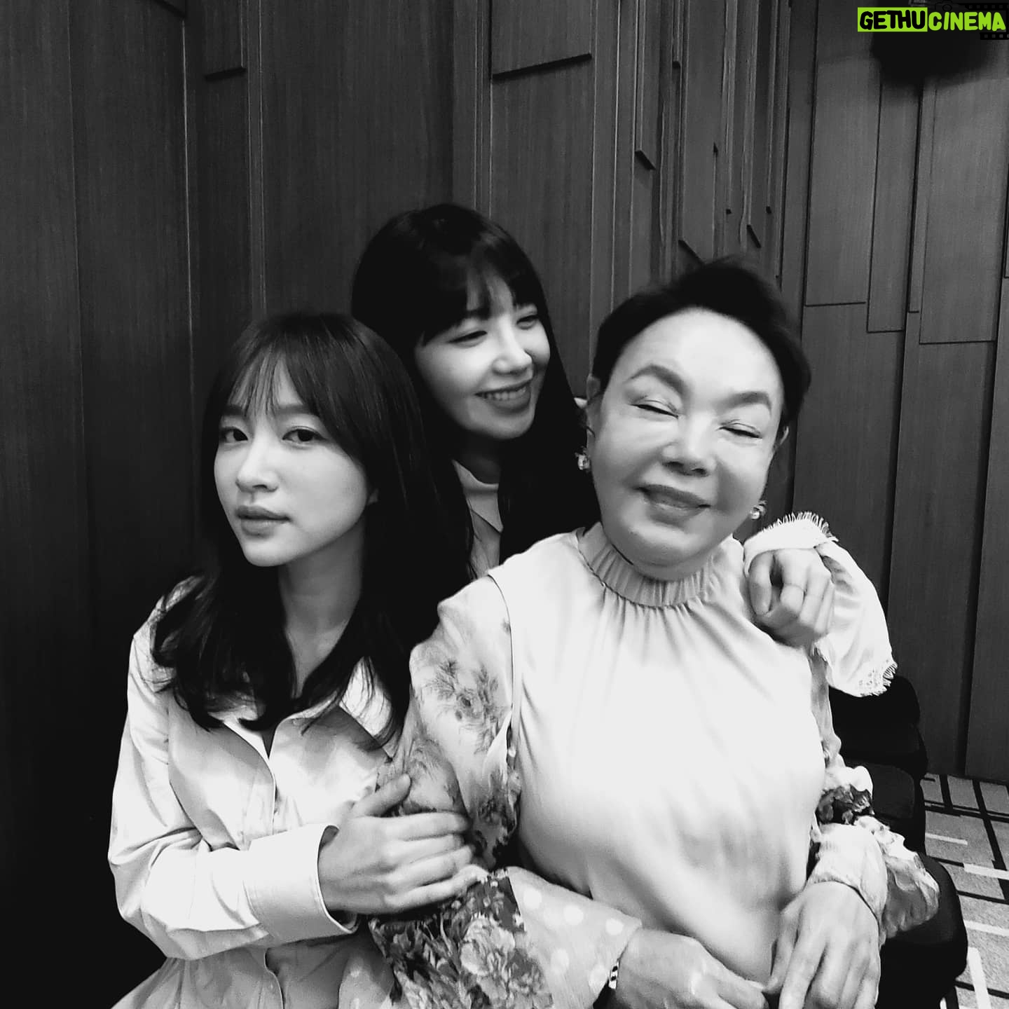 Park Myung-soo - 25.3K Likes - #수미산장
Photo by 사진사 박씨
#김수미 선생님 #하니 #정은지