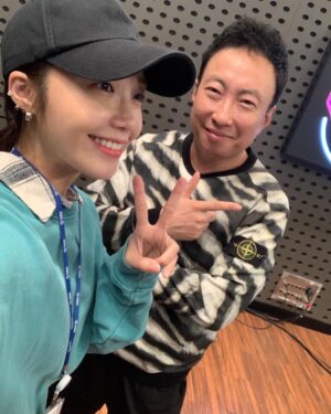 Park Myung-soo Instagram - 정은지의 가요광장 콜라보~^^#정은지 #에이핑크
