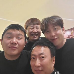 Park Myung-soo Instagram - 사랑하는 후배들이랑 맥주한잔~