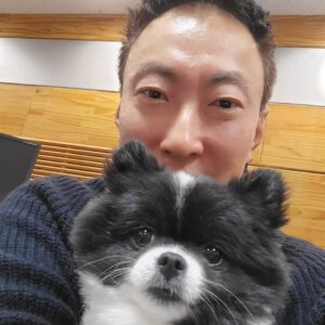 Park Myung-soo Instagram - 우리 카라가 서운하겠지만 쿠키도이쁘다
에일리 딸 쿠키^^
#에일리 #에일리신곡좋네 #sweater