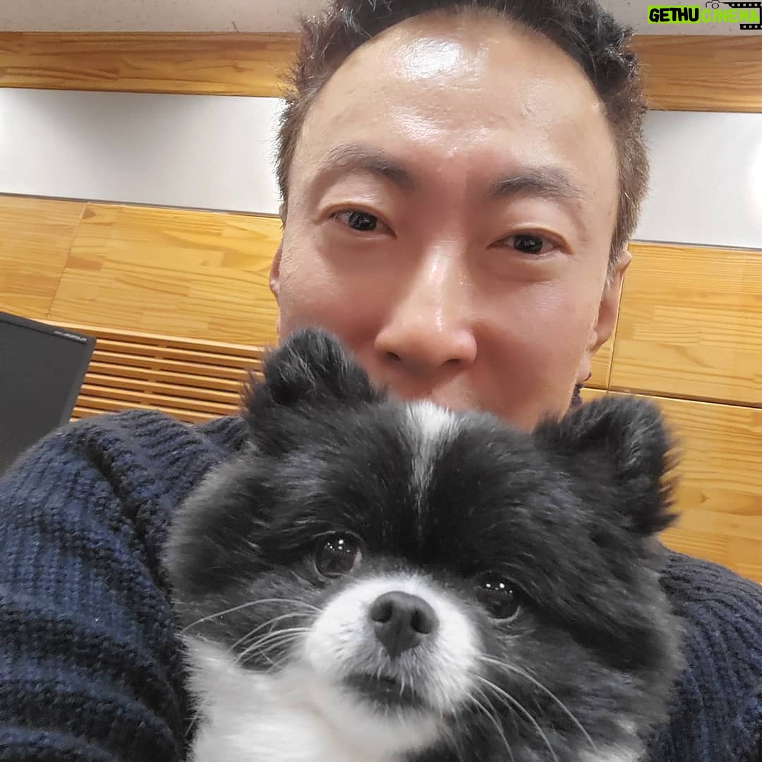 Park Myung-soo - 22K Likes - 우리 카라가 서운하겠지만 쿠키도이쁘다
에일리 딸 쿠키^^
#에일리 #에일리신곡좋네 #sweater