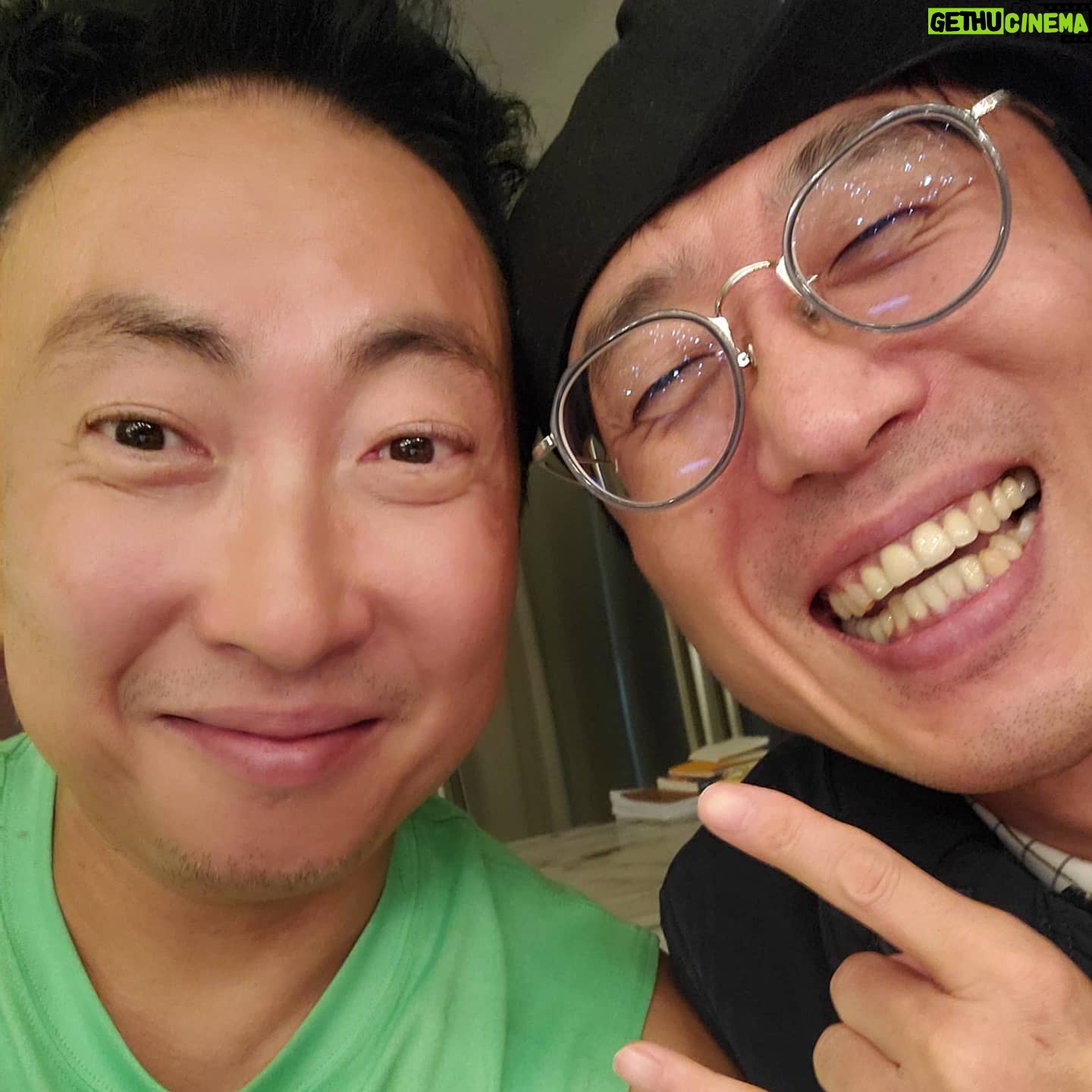 Park Myung-soo - 25.8K Likes - 오랜만에 동기 윤석이랑 소주한잔
오늘생방인데 힘내라 동기야
Mbc4기동기
#윤석아사랑해