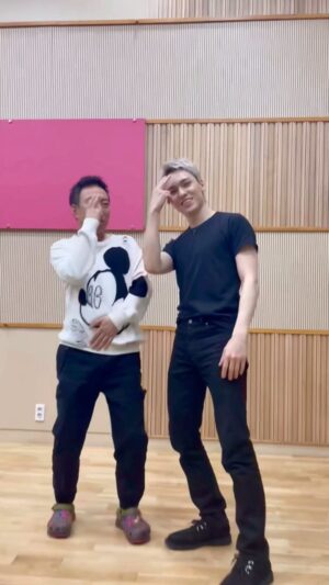 Park Myung-soo Instagram - 중요한 건 꺾였는데도 그냥 하는 마음👍 #박명수의라디오쇼
#VERNON with #박명수 선배님
#SEVENTEEN #세븐틴 #손오공 #Super #SVT_Super #손오공챌린지