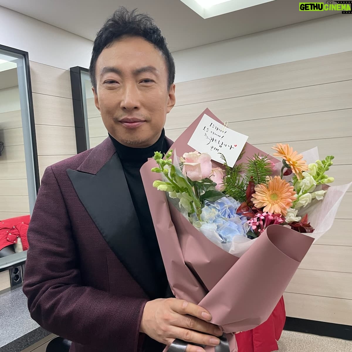 Park Myung-soo - 24.6K Likes - 여러분 감사합니다♡
사랑합니다~