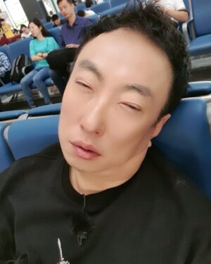 Park Myung-soo Instagram - I’m very tired ~^^