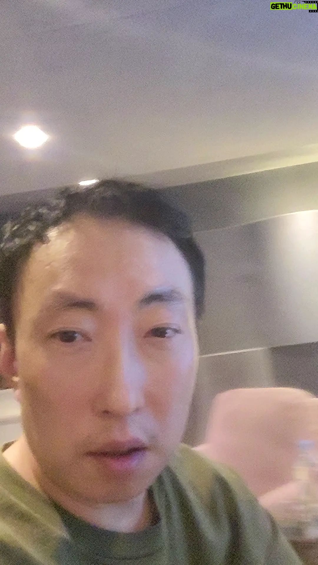 Park Myung-soo Instagram - 불금 나는야 열공중~^^ #edm #party