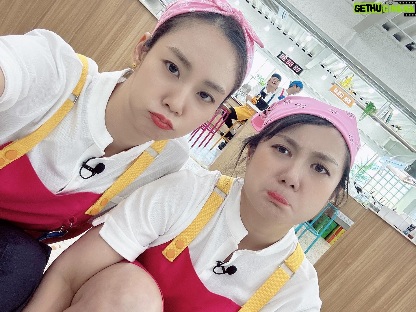 Park Na-rae Instagram - 오늘은 #웃는사장 #jtbc 덱스씨 없던 날… 이제는 함께하고 있음!!! 저녁6시40분… 뒤에 오킹씨 크게 웃네…. 끝날때까지 끝난게 아니야…