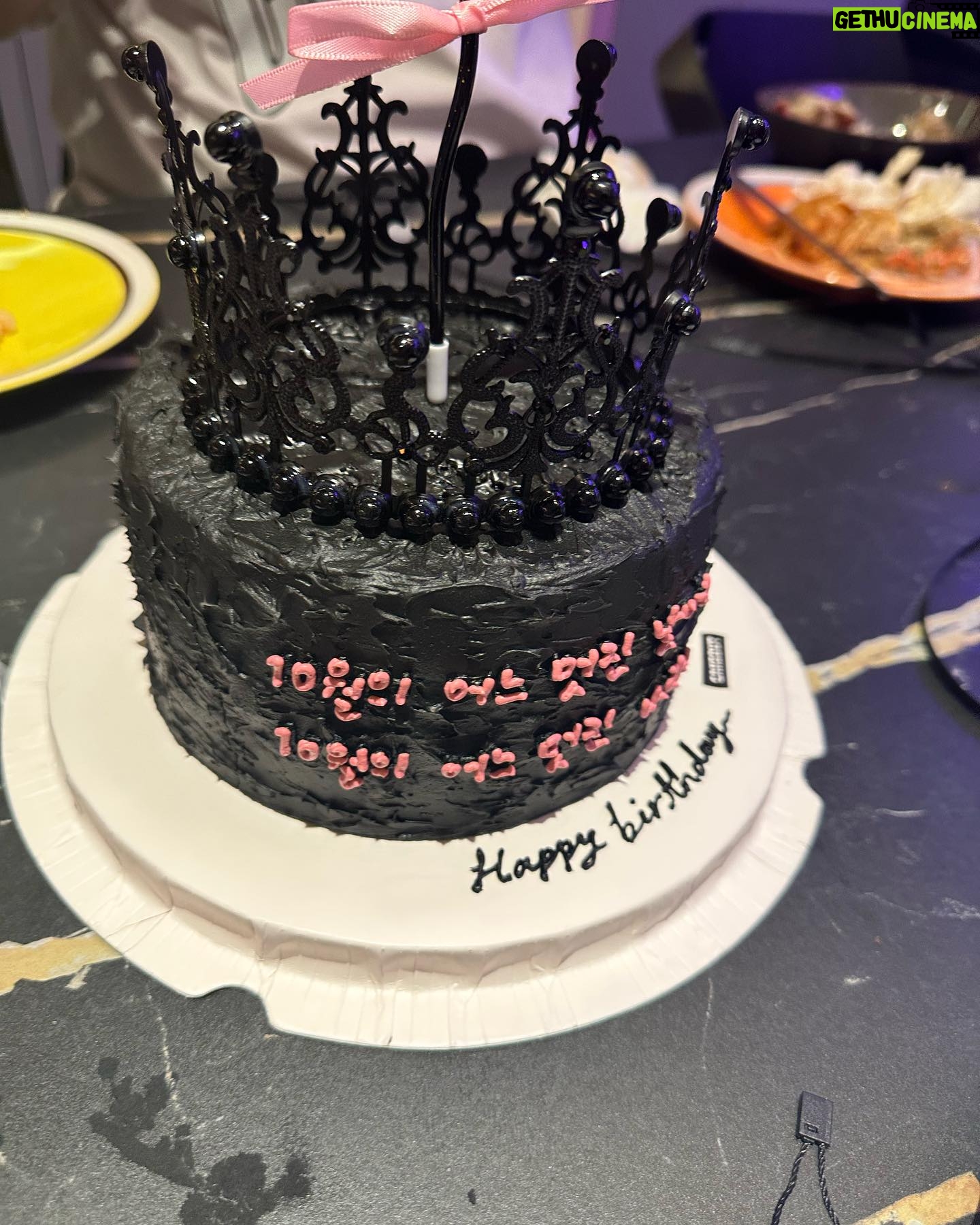 Park Na-rae Instagram - 오늘 생일입니다 행복합니다 아주 햅삐햅삐합니다 진심으로 사랑하고 고맙고.. 그저 감사합니다 ㅠㅠ
