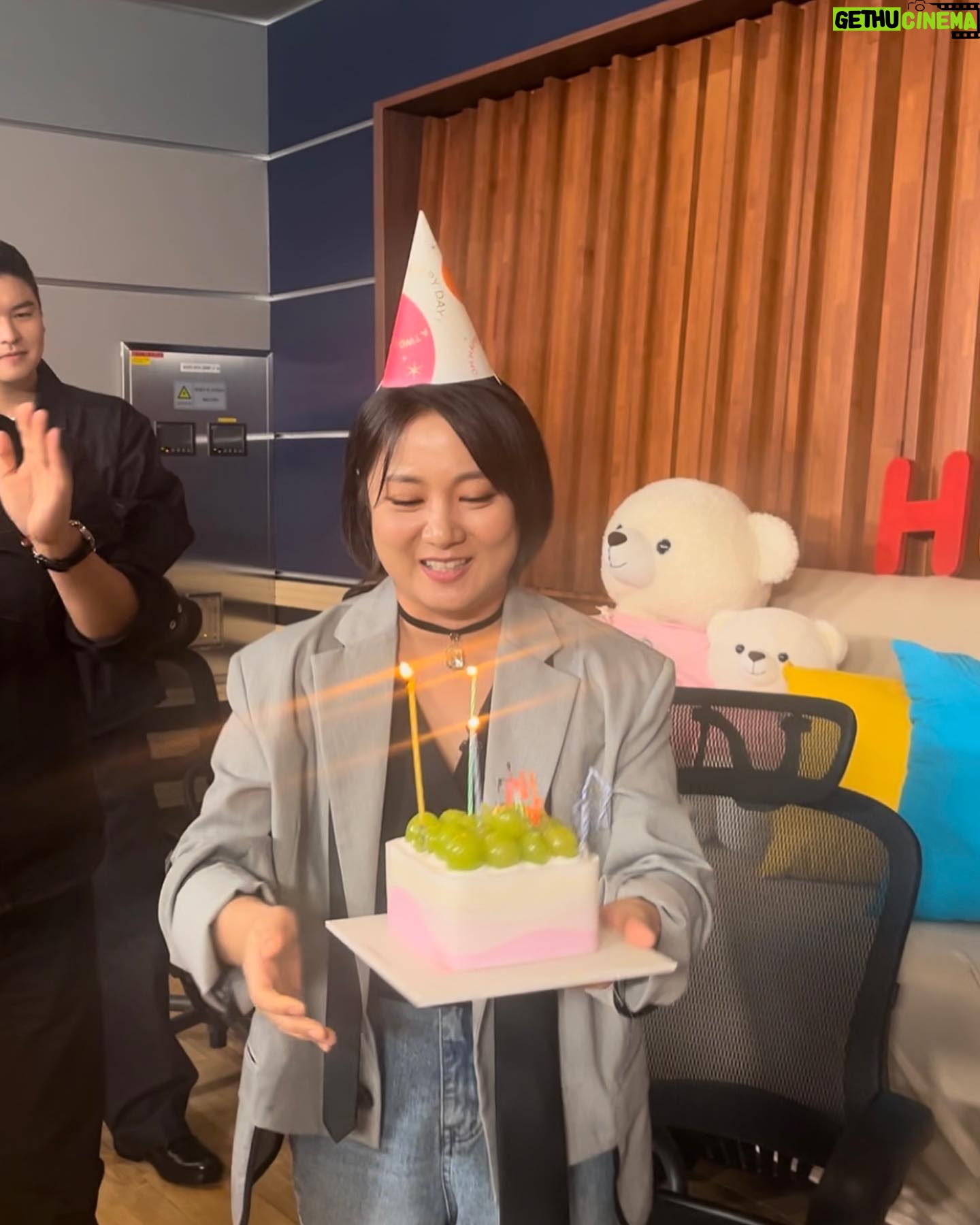 Park Na-rae Instagram - 오늘 생일입니다 행복합니다 아주 햅삐햅삐합니다 진심으로 사랑하고 고맙고.. 그저 감사합니다 ㅠㅠ