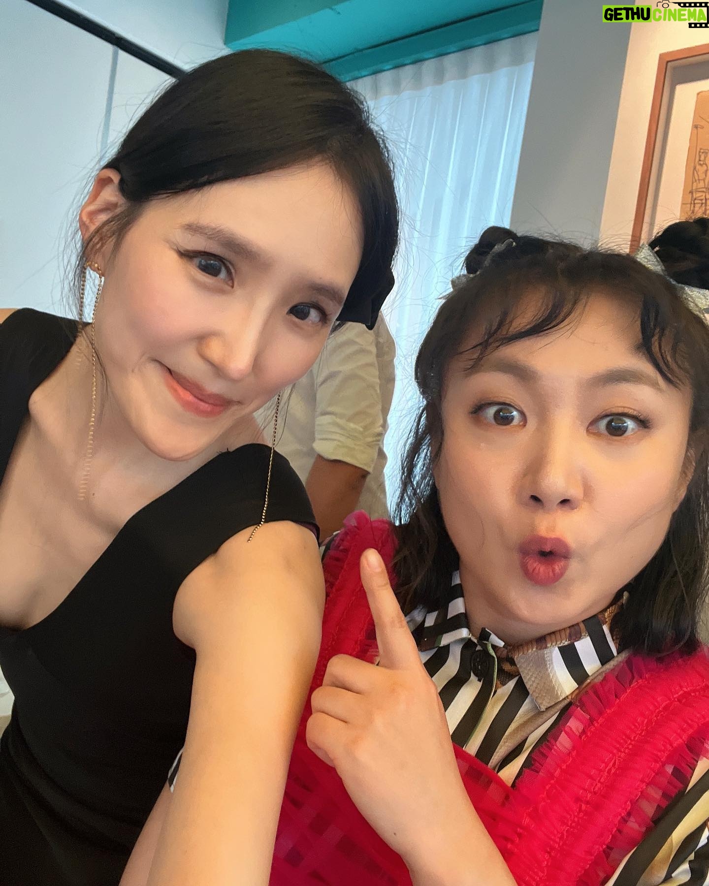 Park Na-rae Instagram - 세상 모든 컬러.. 이태리.. 차오벨로!! #토일렛페이퍼뷰티