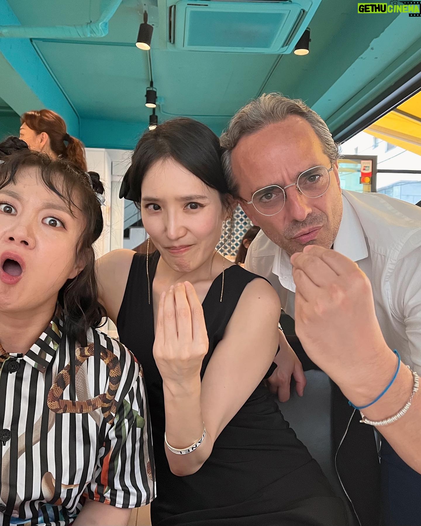 Park Na-rae Instagram - 세상 모든 컬러.. 이태리.. 차오벨로!! #토일렛페이퍼뷰티