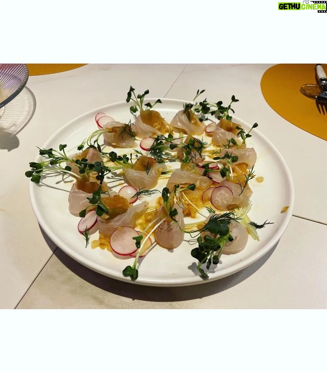 Park Na-rae Instagram - 우리 소식좌 다라언니가 보내준 나래미식회 1부 사진.. 맛있게 먹어줘서 참 고맙고 또 해주고 싶고 요리만 한것 같은데..왜 나는 다음날 1킬로가 찐거지.. 아 나도 먹었구나.. #나래미식회 #나혼자산다 #인터넷레시피스승님들 #감사합니다