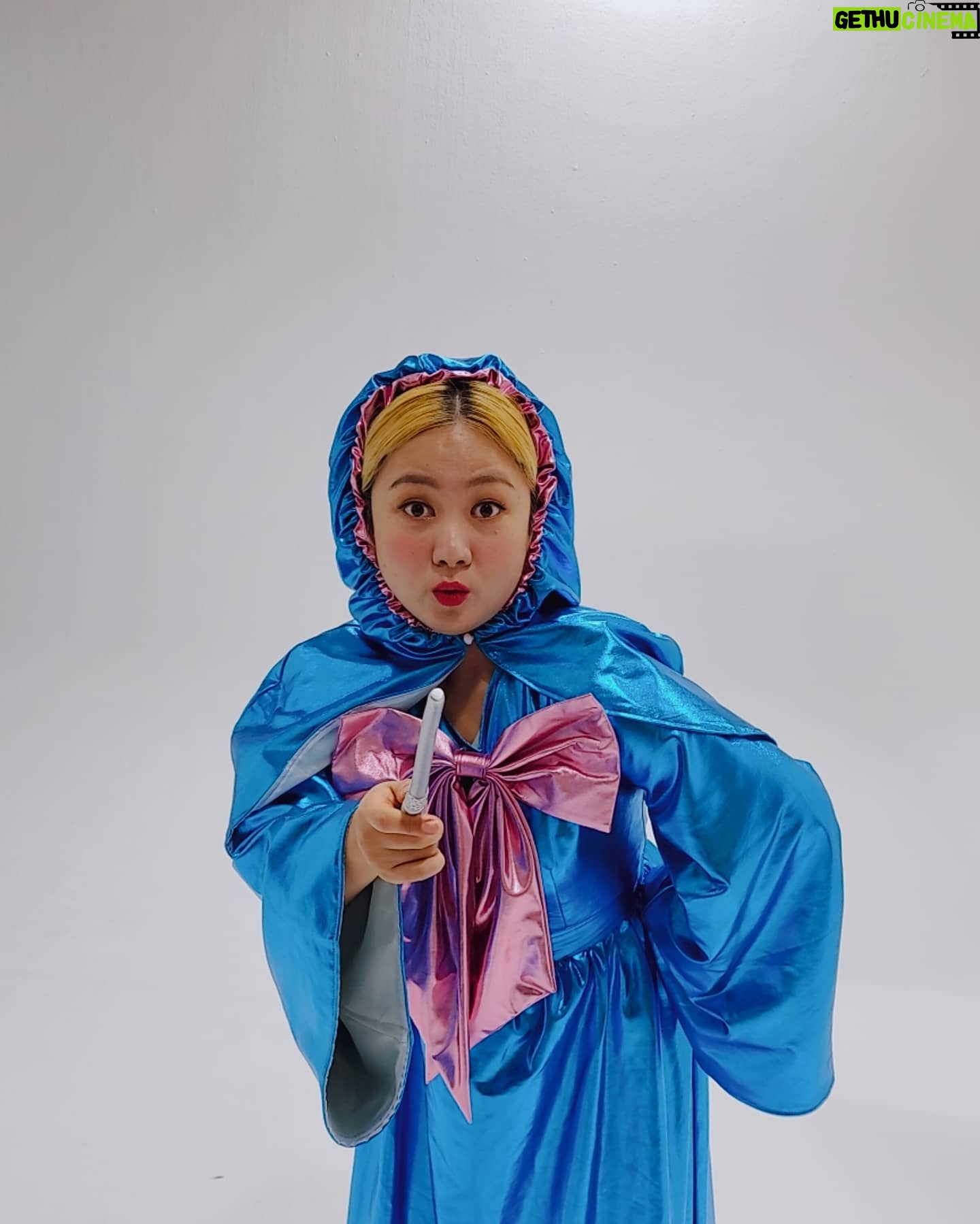 Park Na-rae Instagram - #거기너 #그래바로너 #에스마켓 #광고 #촬영중 #신데렐라 #아니고 #마법할머니
