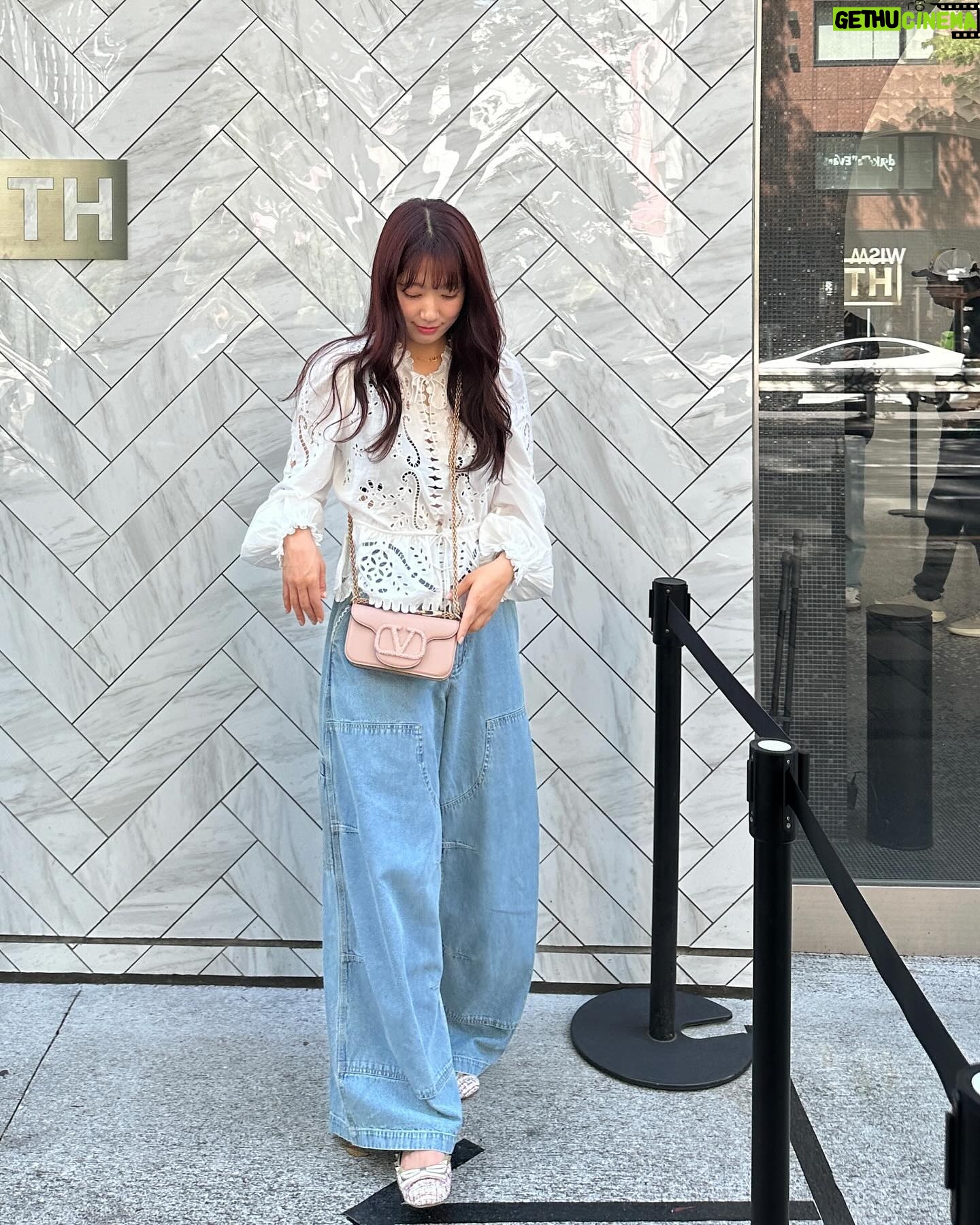 Park Shin-hye Instagram - 히야❣️ 얼마만이야☺️ 여름아🌿🌱🌵 조금만 천천히 와도 되는데🙏🏼