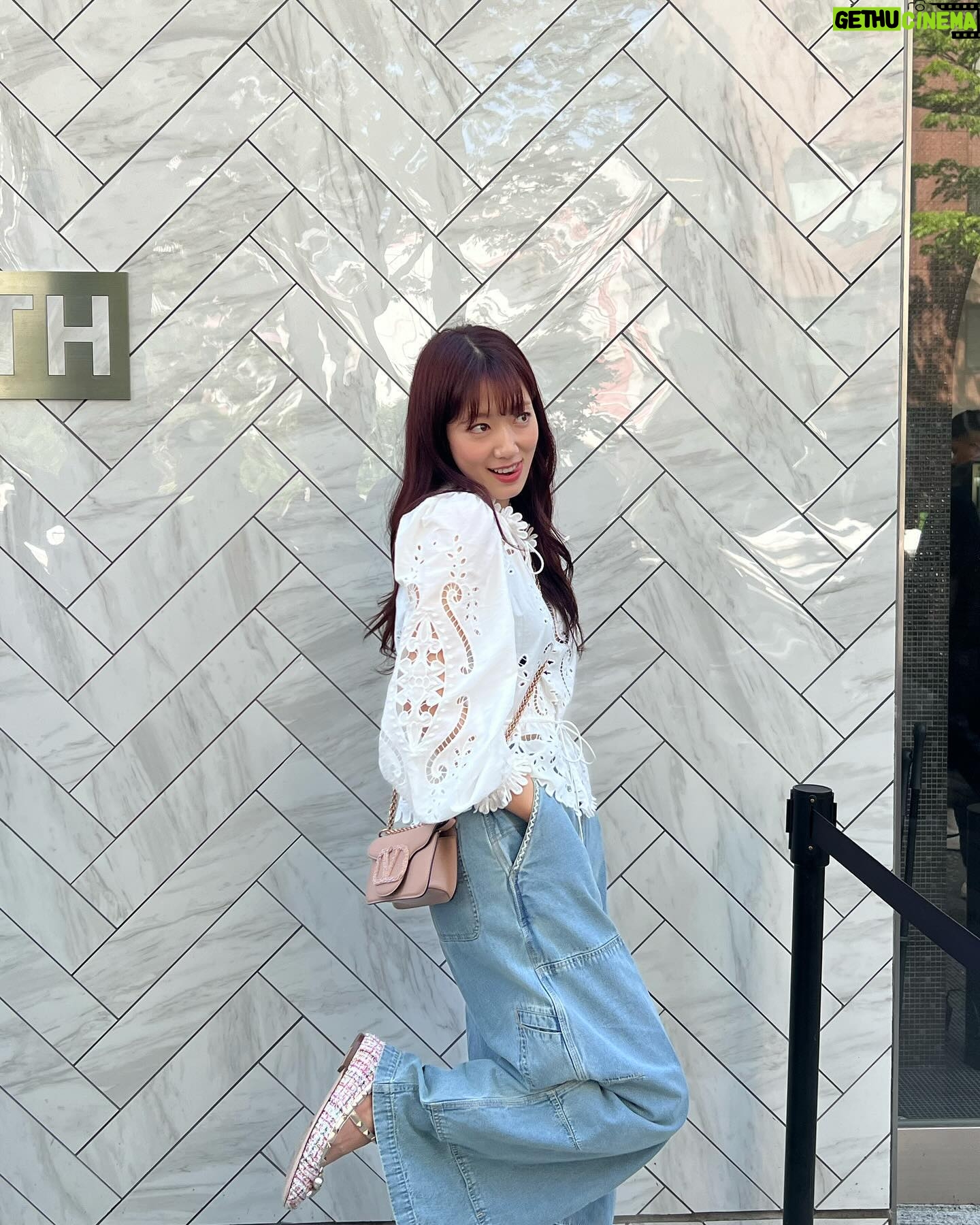 Park Shin-hye Instagram - 히야❣️ 얼마만이야☺️ 여름아🌿🌱🌵 조금만 천천히 와도 되는데🙏🏼