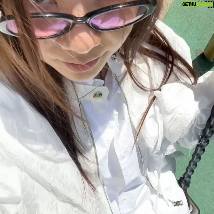 Park So-jin Instagram - 놀이터에서 친구 기다리는거 최소 30년만 🛝🌞🫧🥀