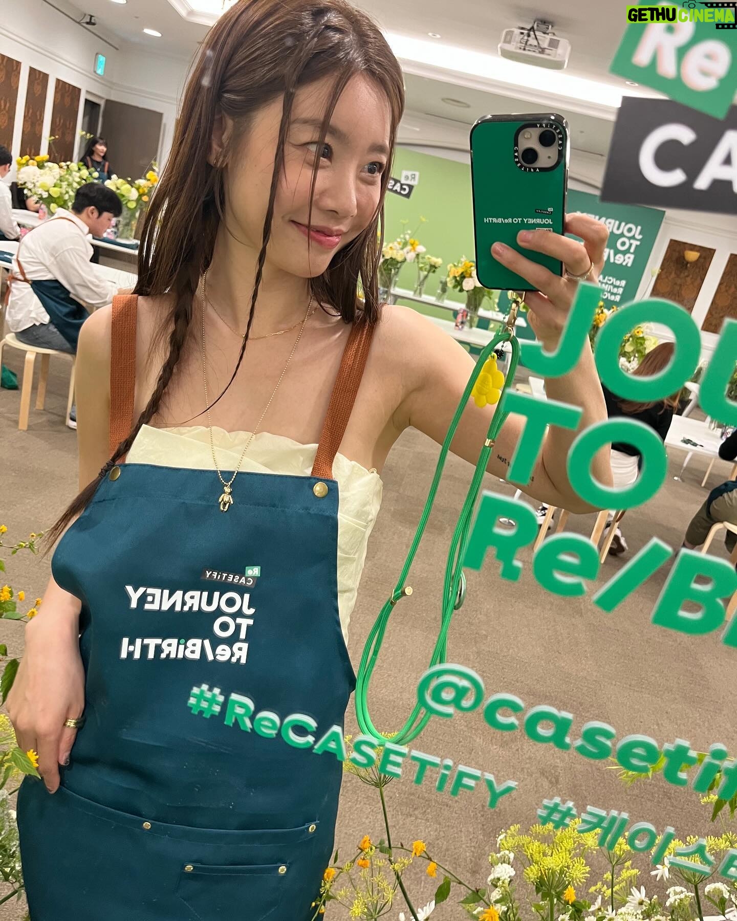 Park So-jin Instagram - Re/CASETIFY:π Journey to Re/BiRTH π± . . μΌμ΄μ€ν°νμ΄μ μ§μ κ°λ₯μ±μ μ½μνλ©° νκ³ μλ νλ‘κ·Έλ¨μ μμ μμ λΉμμ (μμ
λΆμμ) λ§λκ³ μμ΄μπ μκ±°λ ν μΌμ΄μ€λ‘ μλ‘μ΄ ν
ν¬ μ‘μΈμ리 λ λμκ° κ΅λ΄ μν°μ€νΈ 3λͺ
μ μνλ€λ μ 보μ΄κ³ μμ΅λλ€. ν μΌμ΄μ€λ‘ μ μλ 4M λμ΄μ μν @ynk.comtemporary μ₯μμμ λΆμ΄ μμ μ΄ λ @surin.kim ν μμ μ‘°κ° ν¨κ°μμ μ°©μν μμ°κ³Ό μΈκ°, μΈκ°κ³Ό μΈκ³΅ @dayounghwang μ μνλ€μ λ€μ¬λ€ 보λ μ¦κ±°μκ³Ό, μΌμ΄μ€ν°νμ΄κ° μ΄λ»κ² μΌμ΄μ€λ₯Ό λΆλ¦¬νκ³ λΆμνμ¬ λ¦¬μΌμ΄μ€ν°νμ΄ ν λ¦Ώμ λ§λ€μ΄ μ¬νμ© λ νλΌμ€ν±μΌλ‘ λ€μ μΌμ΄μ€λ€μ λ§λ€μ΄λ΄λμ§μ λν΄ λ€μ¬λ€λ³΄λ μ¦κ±°μ, μ λ¬Όμ΄ λ΄κΈ΄ μμ λμ λ€μ ν΄λ΄λ μ¦κ±°μ, κ·Έλμ μΌμ΄μ€ν°νμ΄κ° ν΄λ΄ μ¨ μ§κ΅¬λ₯Ό μν λ
Έλ ₯λ€ : λ무 460,000그루 λκ² μ¬μμ μλ μΌλ€μ μ΄λ£¨μ΄ λΈ μΌμ΄μ€ν°νμ΄λ₯Ό λ§λκ³ μ€μΈμπ κ·Έλ¦¬κ³ κ°μ₯ μ¬λ°μλππ₯πͺ» νλΌμ μν°μ€νΈ κΉμμ λκ³Ό ν¨κ» βμμ°μ€λ¬μ΄ κ½κ½μ΄β λ₯Ό νλ©°, βμμ°μ€λ½λ€βλΌλ λ§μ μλ¦λ€μμ λ€μ κ³±μΉμΌλ©° ν κ½κ½μ΄ . μ¬λ¬λΆλ€λ κ²½ν ν κΈ°ν κΌ λ리μκΈΈ λ°λλλ€π«§π·π©΅ . . κ³ λ§μμ μΌμ΄μ€ν°νμ΄ !π . . - μ₯μ: μμ μμ λΉ μμ
κ΄μ₯ - κΈ°κ°: 4μ 28μΌ~5μ 5μΌ μ€ν 12~7μ π¬ #ReCASETiFY #μΌμ΄μ€ν°νμ΄ @casetify @casetify_kr