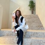 Park So-jin Instagram - 조지넬슨에 절로 굽어지는 허리🪑🤎 언젠가 조지넬슨 업어오리.......................... 그놈의조지넬슨...................🫠