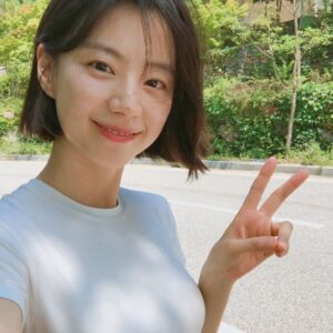 Park Soo-jin Instagram - 가족 나들이♡

#유모차끌고#나들이#날씨좋다