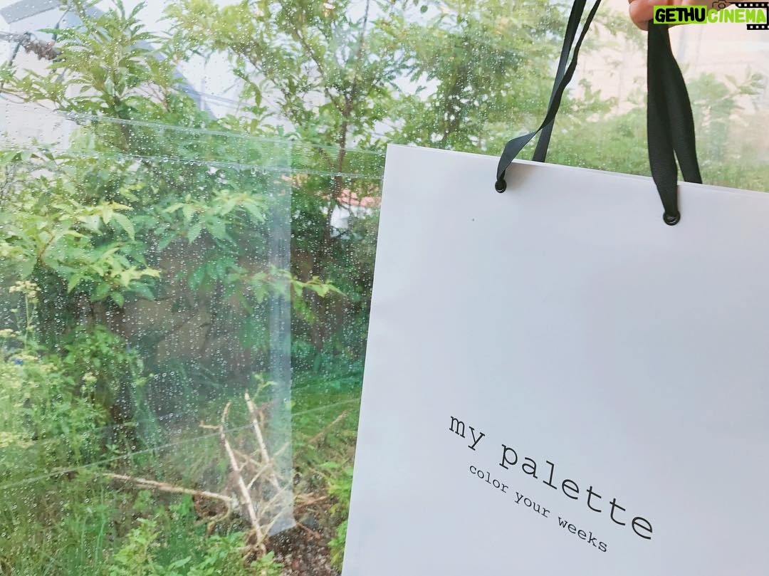 Park Soo-jin Instagram - 비오는 날 마이팔레트♡ @_mypalette #비오니더좋네#신개념아트클래스#마이팔레트#마누테라스#힐링