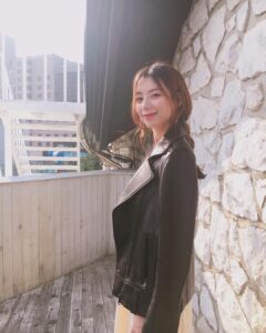 Park Soo-jin Instagram - 머리도 쫑쫑 땋아봤드래요♡