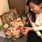 Park Soo-jin Instagram - 낮에 만들어 온 거울 꽃장식 ♡ #꽃#제이스플라워랩#봐도봐도이쁘네