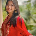 Parsa Evana Instagram - মিথ্যে কত গল্প সাজাই ,বদলে বদলে বেশ। সময় শুধু বলতে পারে কি হবে “শেষমেশ”। ধন্যবাদ দর্শক ।আপনাদের ভালোবাসায় বেঁচে থাকতে চাই । ❤️