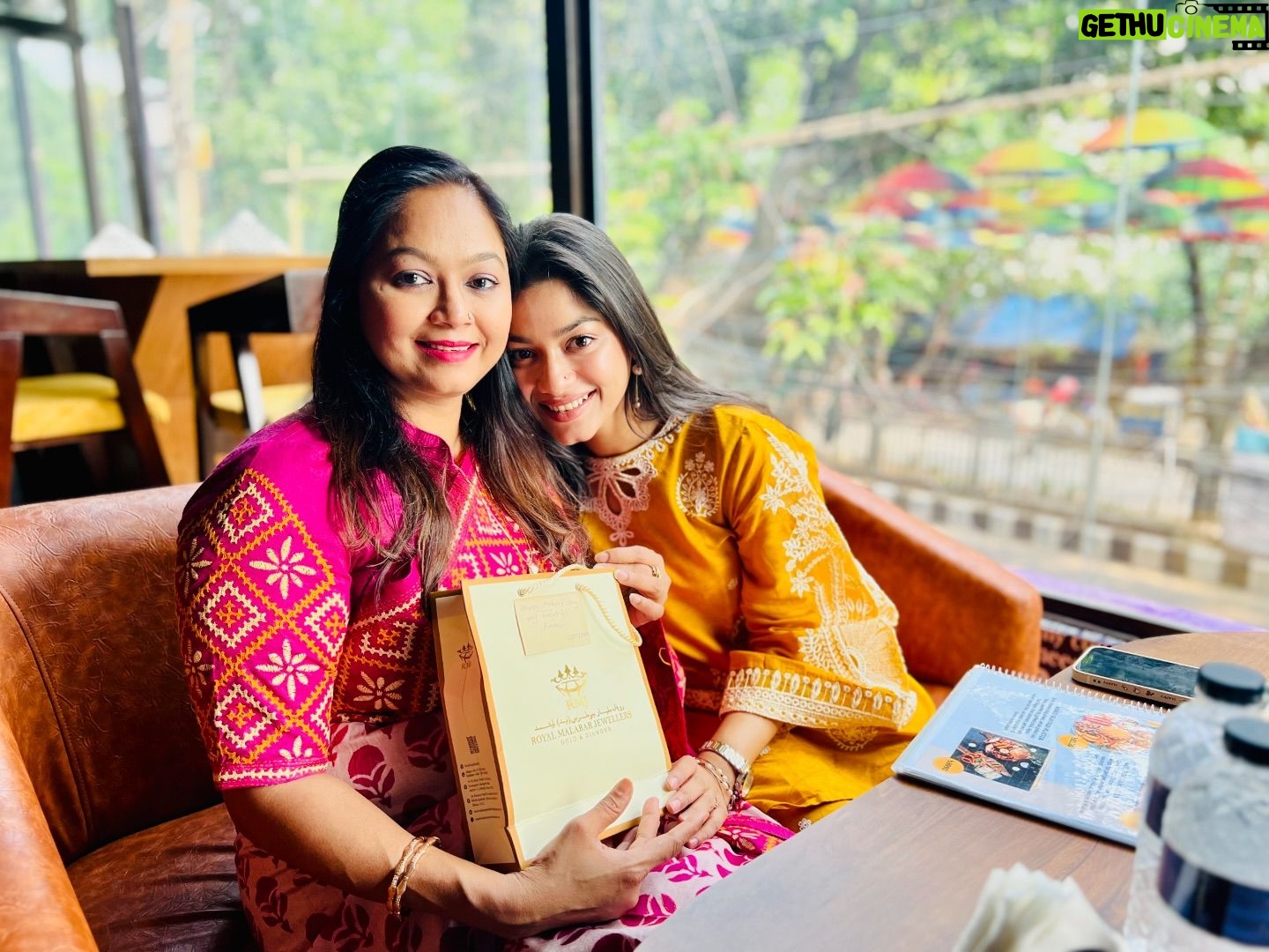 Parsa Evana Instagram - My mom clapped so loud for me everytime after every work of mine , that i never noticed who didn’t … ❤️🙂