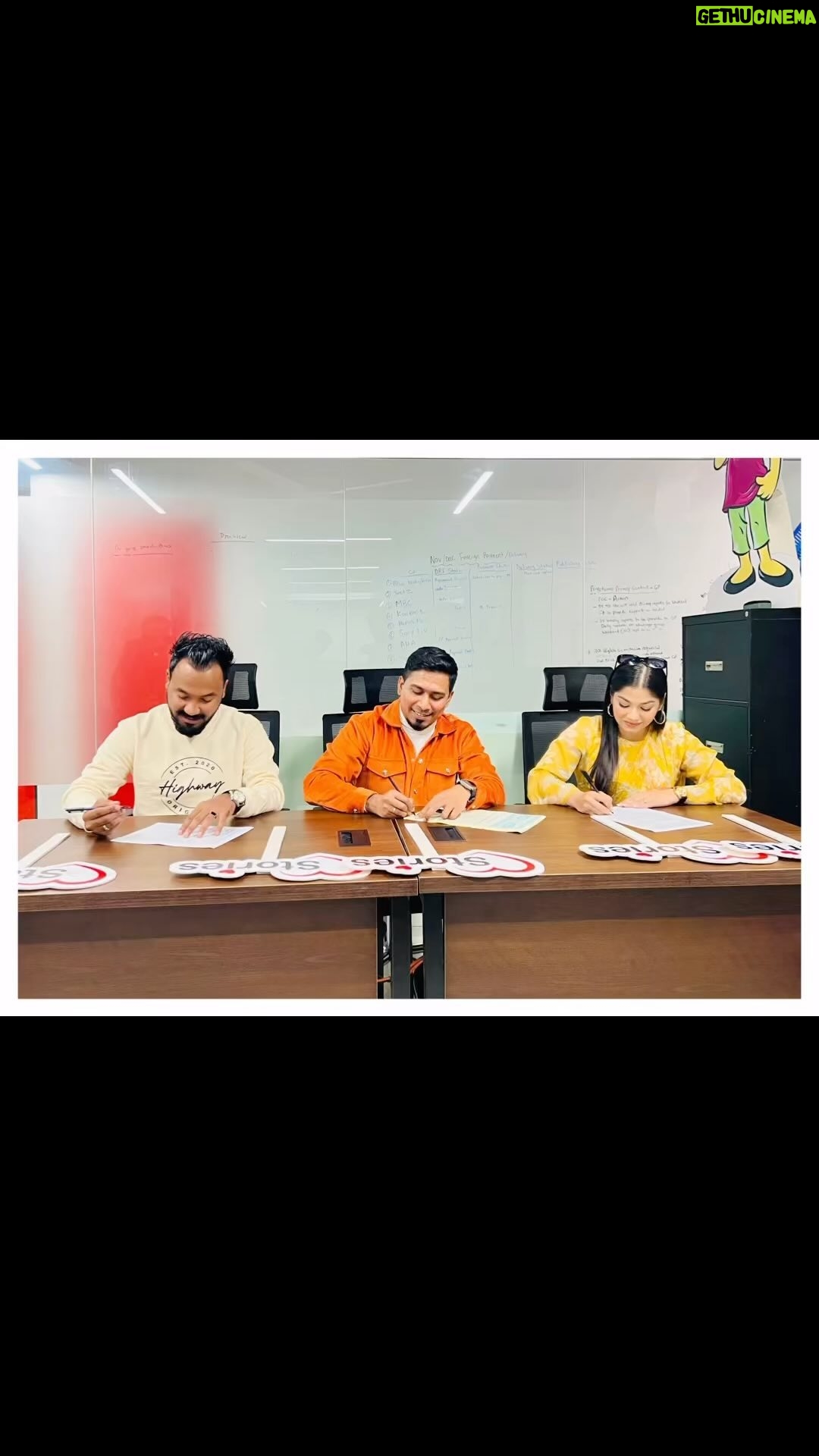 Parsa Evana Instagram - কাবিলা আর ইভা দিয়ে শুরু, তারপর সামি/ফারিয়া, সানি/মৌসুমী এবারের ভালোবাসা দিবসে নতুন গল্পে,নতুন চরিত্রে। ভালোবাসা দিবসের স্বল্পদৈর্ঘ্য চলচিত্র “দুঃখিত” মূল গল্প-বিশ্বজিৎ চৌধূরী চিত্রনাট্য ও পরিচালনা-কাজল আরেফিন অমি #BongoOriginalShortFilm #দুঃখিত #Valentine2024 #KajalArefinOme #ZiaulHoquePolash #ParsaEvana #BoomFilms