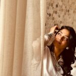 Parsa Evana Instagram - - দূর থেকেই তোমাকে স্পষ্ট দেখতে পাই, কাছে এলেই অস্পষ্ট হয়ে যাও!