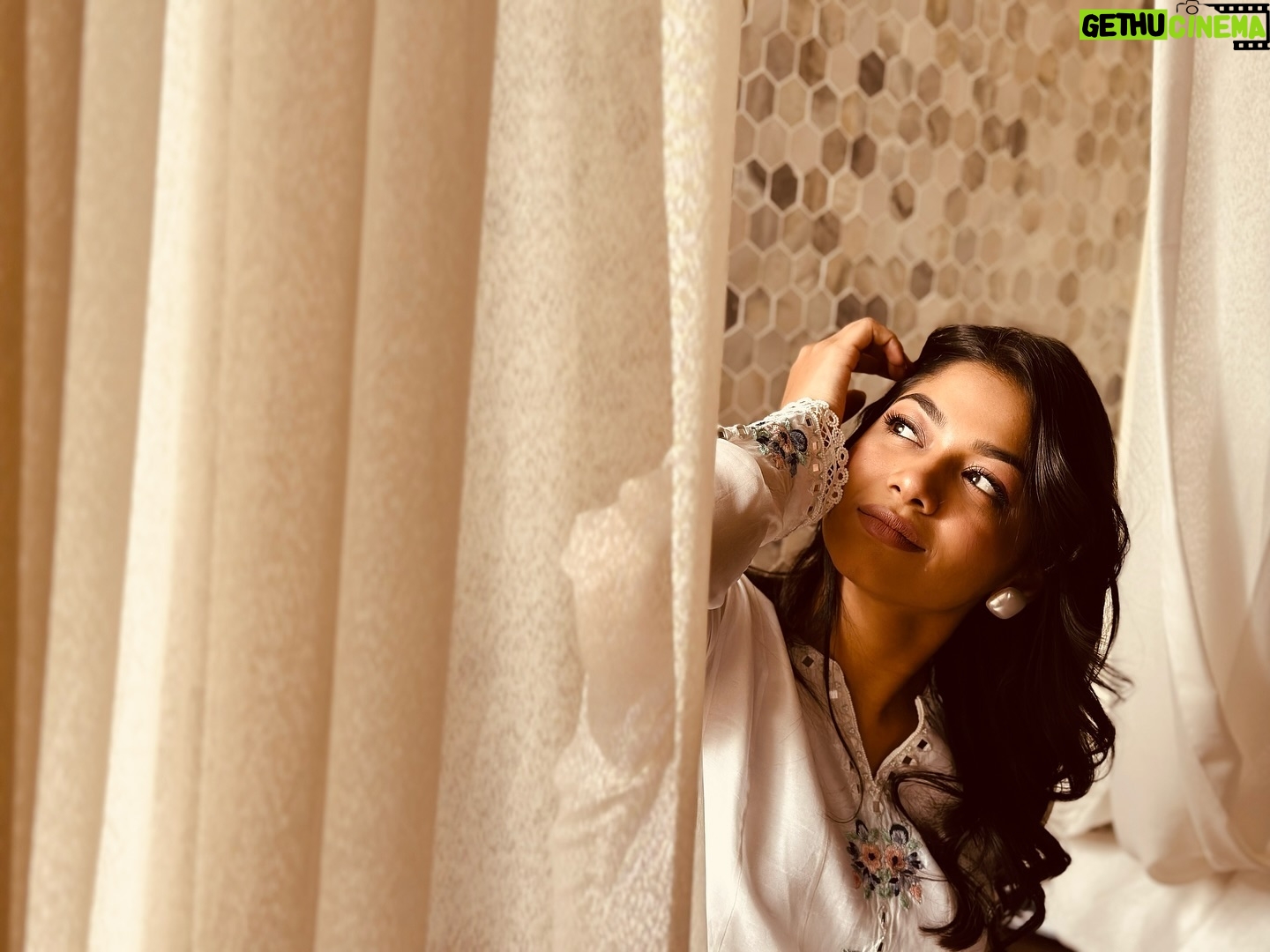 Parsa Evana Instagram - - দূর থেকেই তোমাকে স্পষ্ট দেখতে পাই, কাছে এলেই অস্পষ্ট হয়ে যাও!
